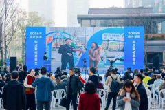 <b>以線上線下同頻聯動的</b>